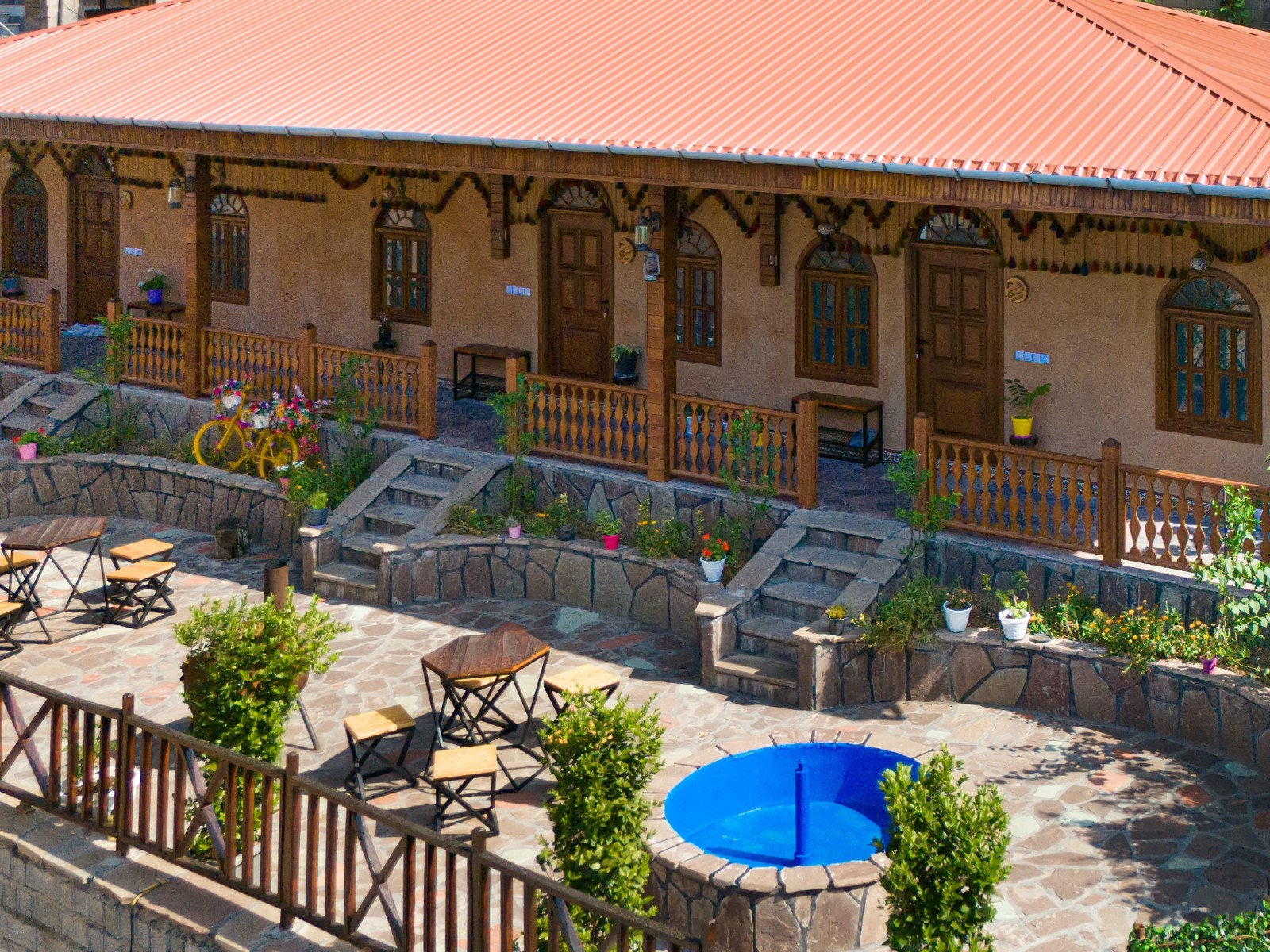 نمای بیرونی ساختمان