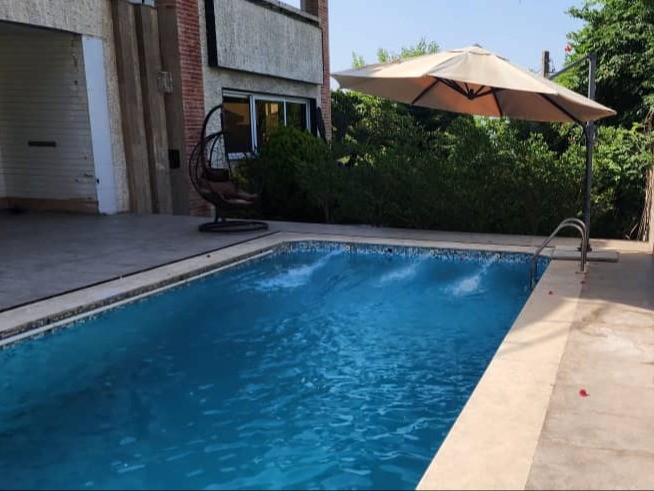 نمایی از استخر