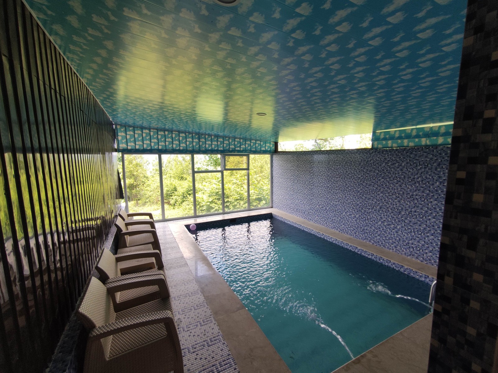 استخر طبقه اول