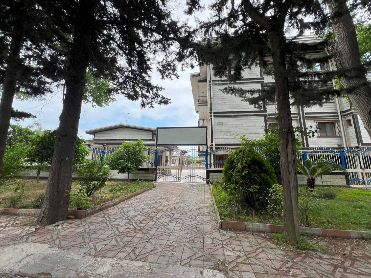 نمای بیرونی ساختمان