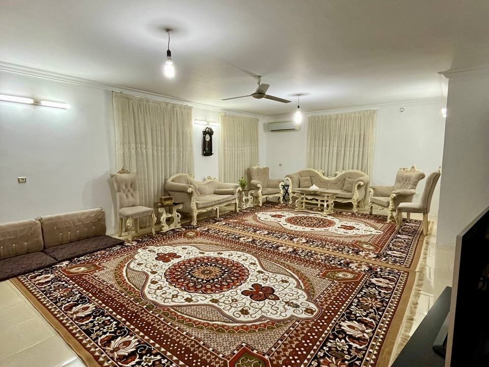 اتاق پذیرایی طبقه اول