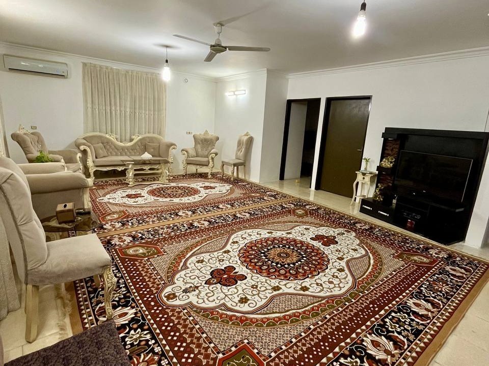 اتاق پذیرایی طبقه اول