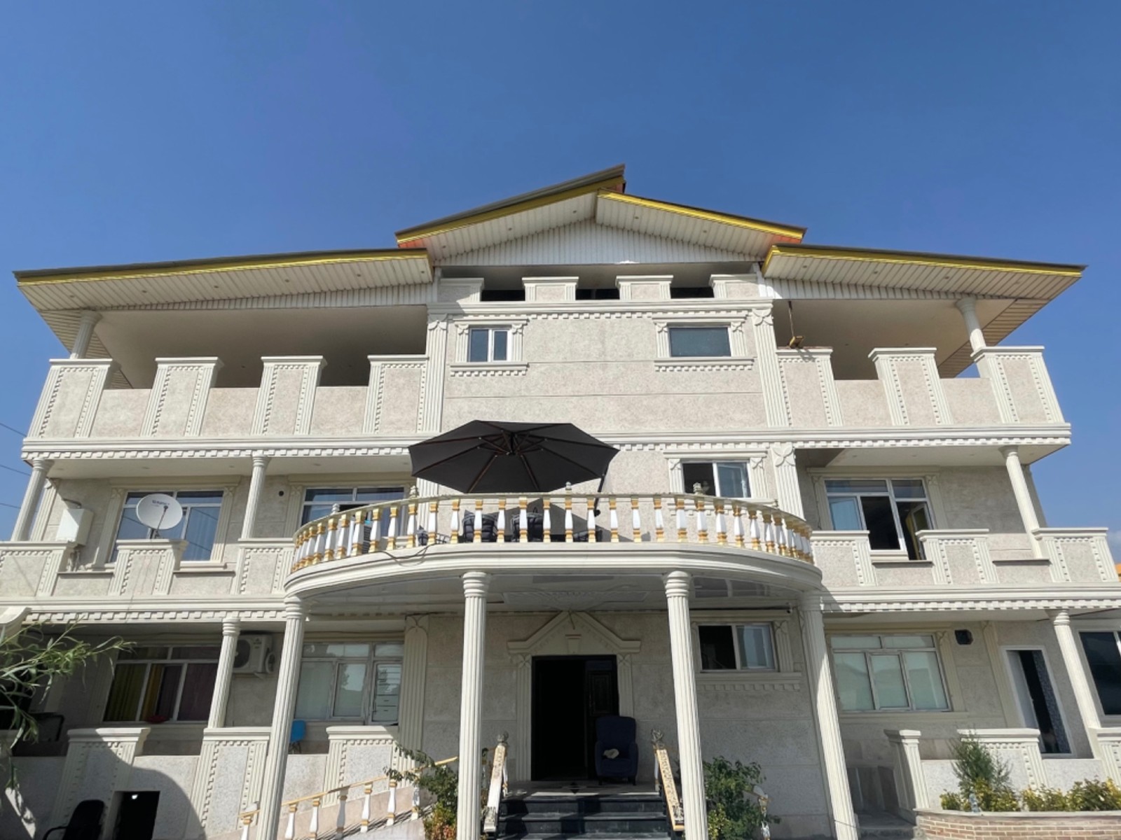 نمای بیرونی ساختمان