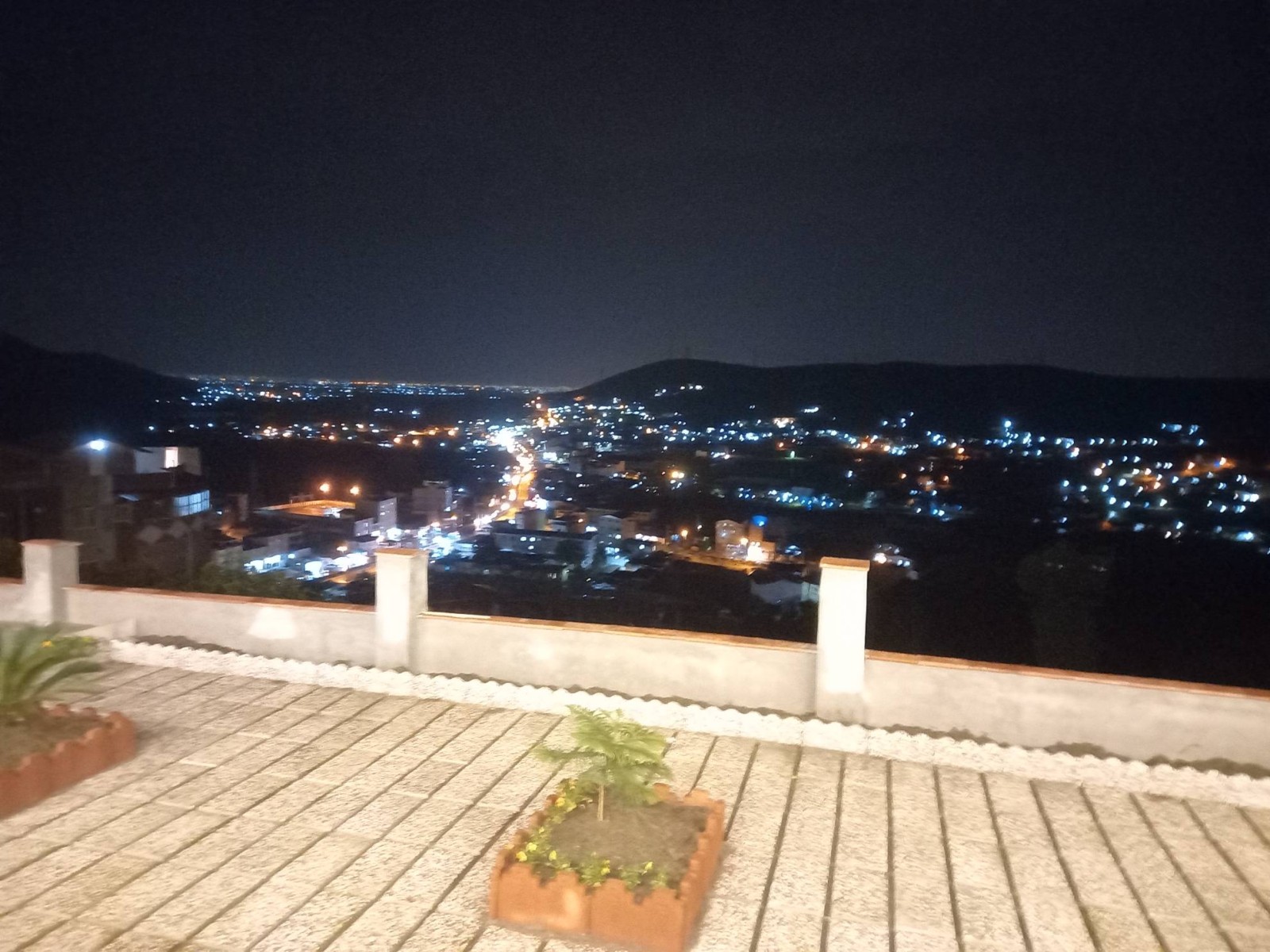 نمای بیرونی ساختمان