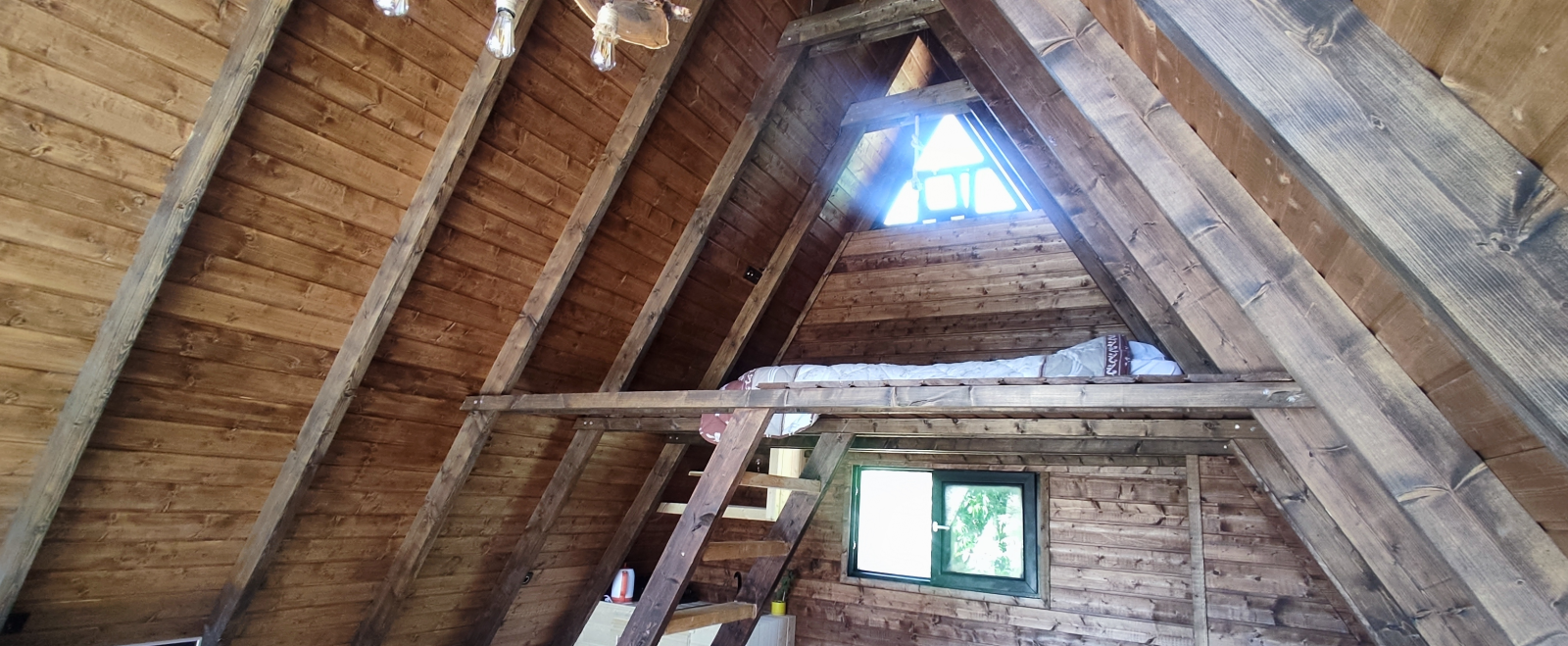 اتاق خواب طبقه بالا