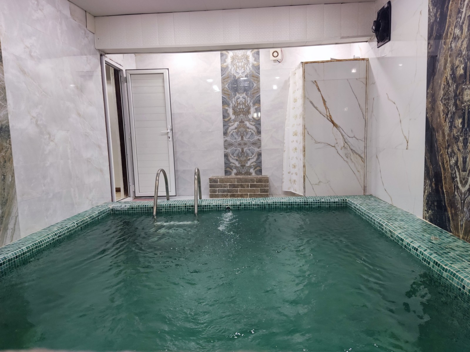 استخر استخر