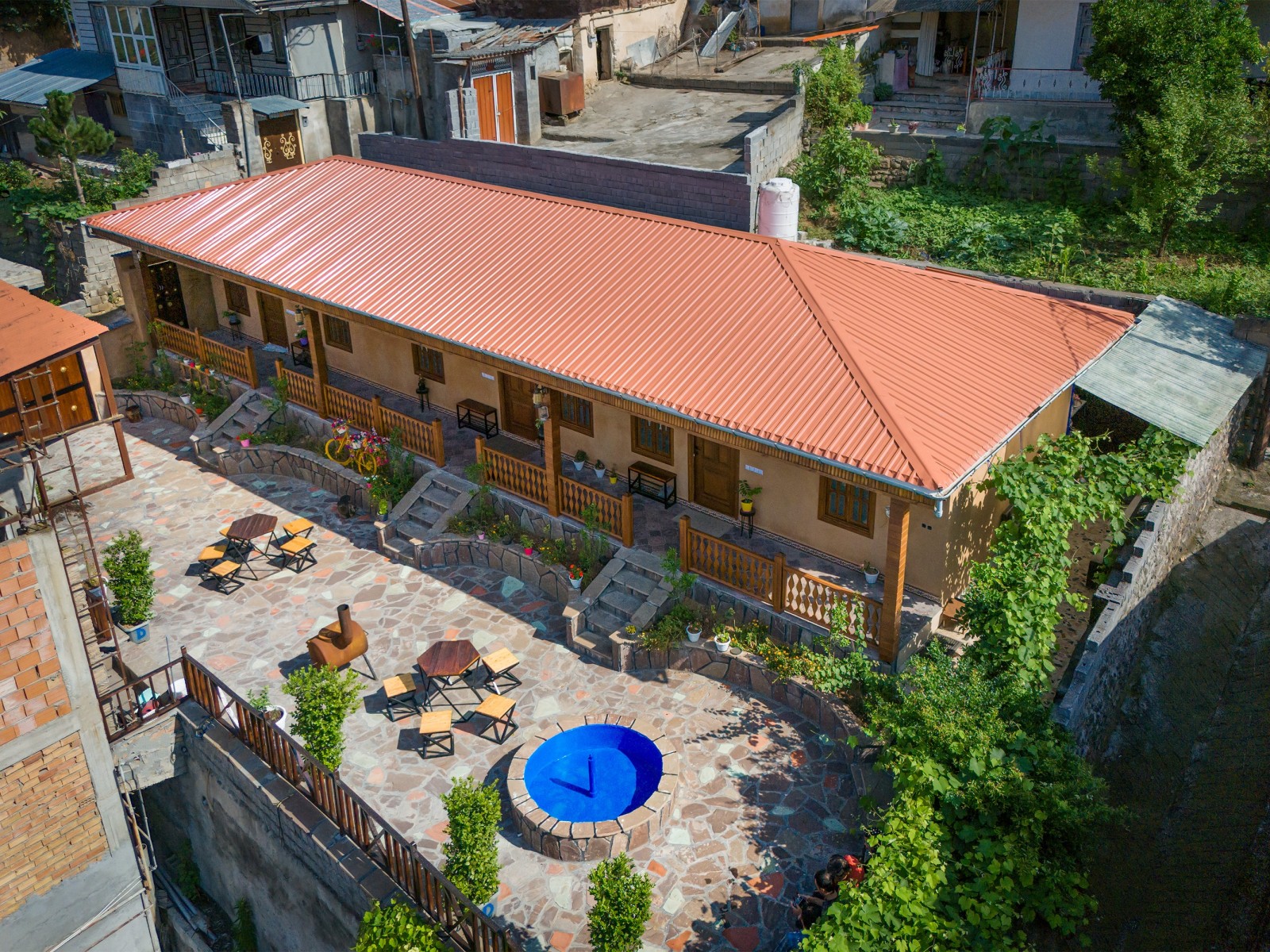 نمای بیرونی ساختمان