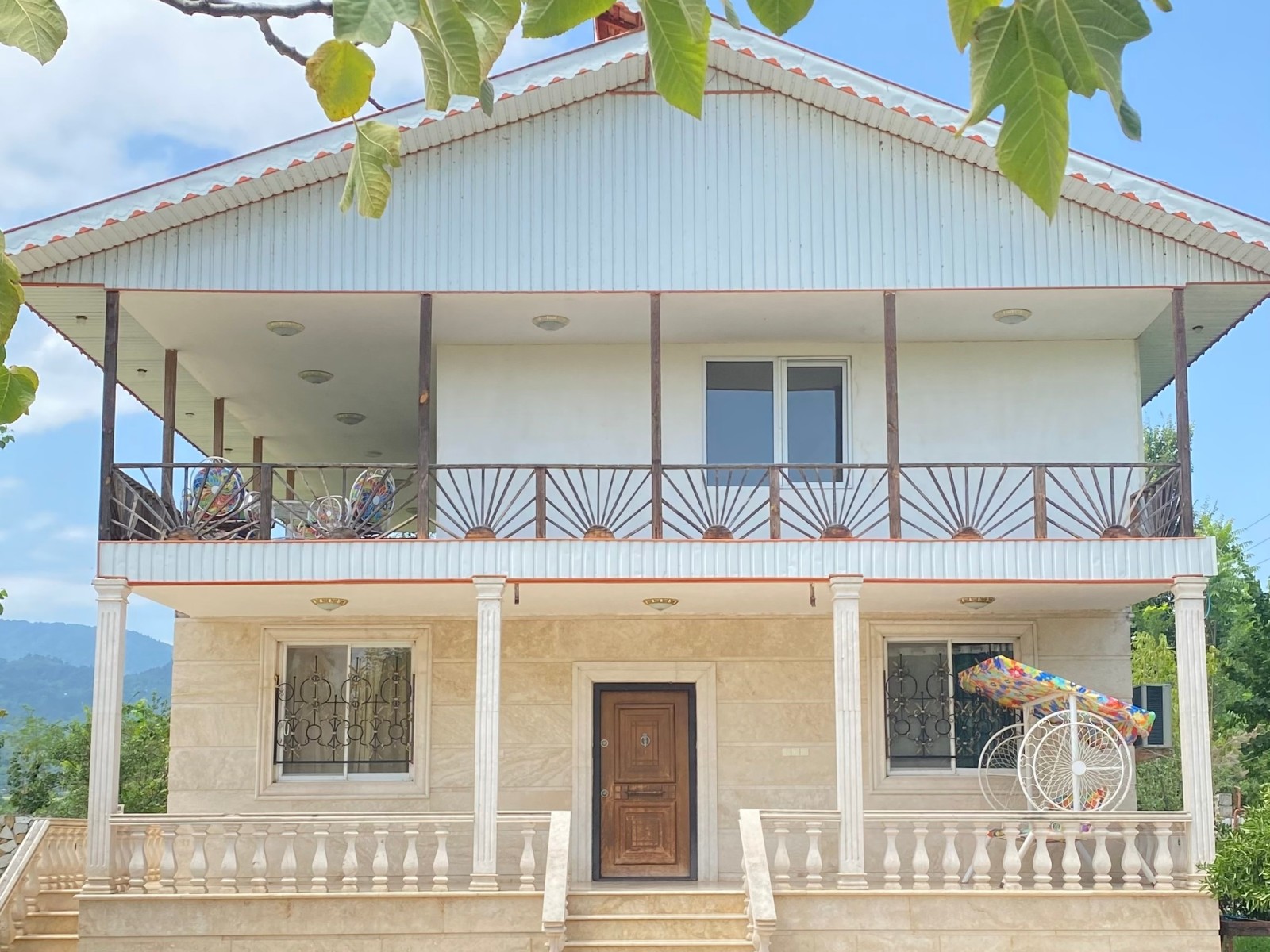 نمای اصلی ساختمان