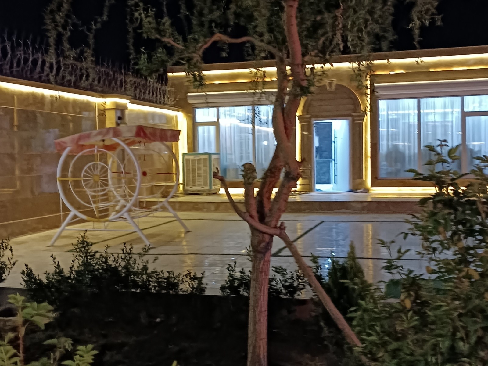 نمای بیرونی ساختمان