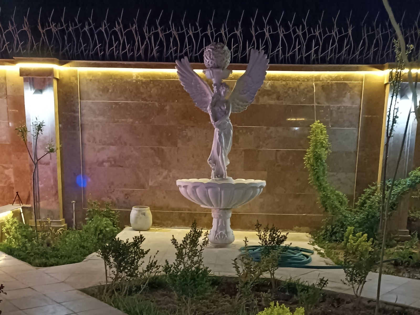 نمای بیرونی ساختمان