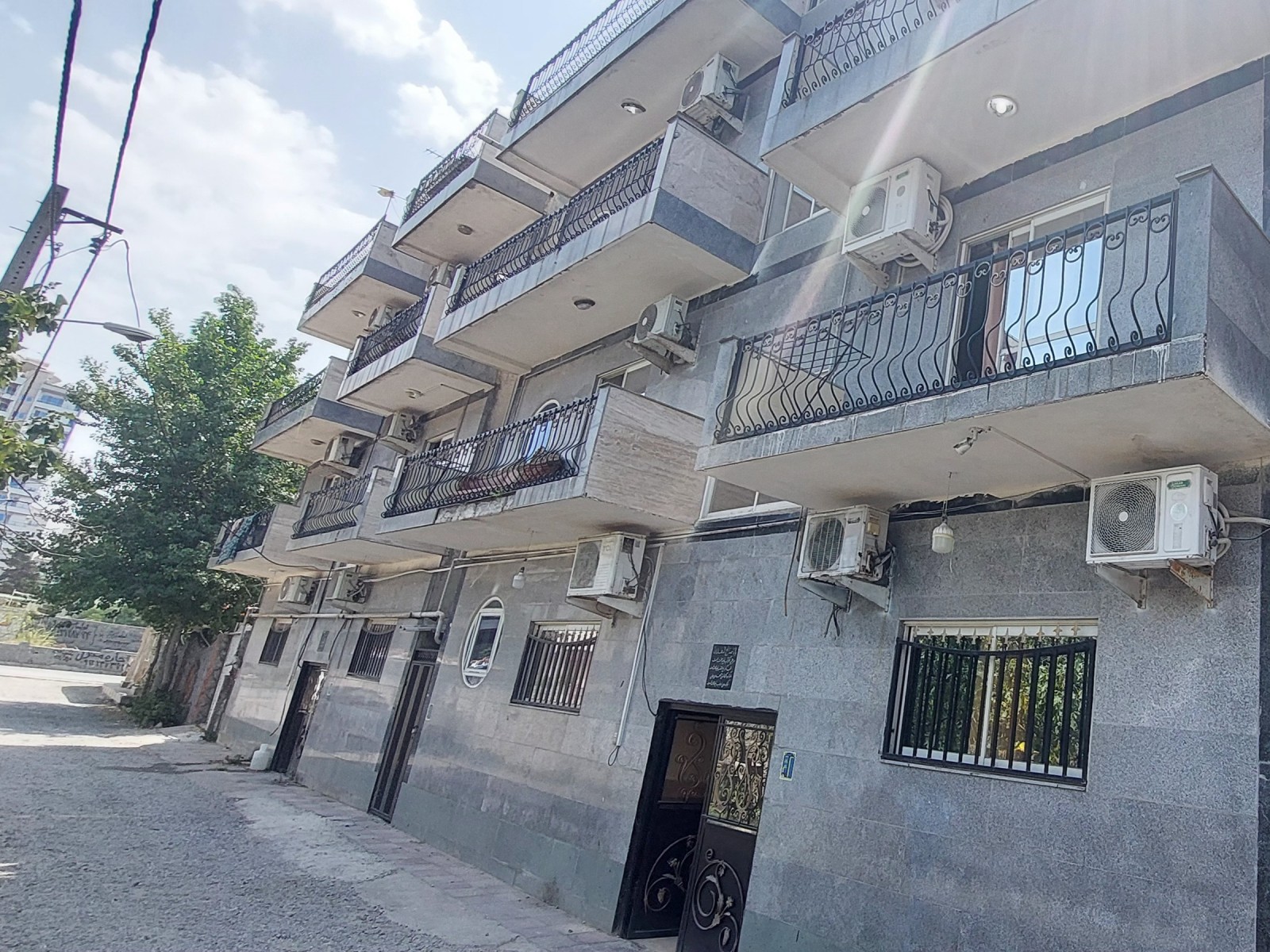 نمای بیرونی ساختمان