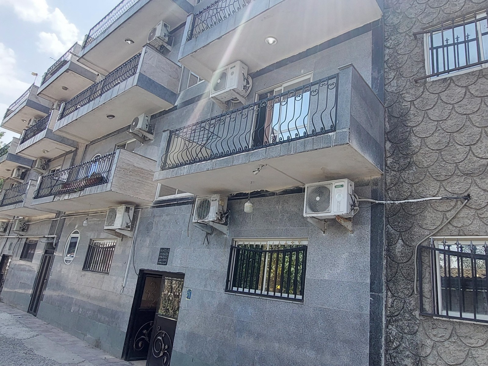 نمای بیرونی ساختمان