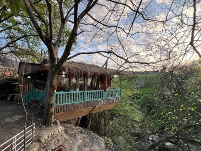کلبه سنگی اقامتگاه نپارباغ
