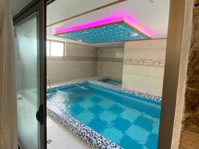 ویلا همکف استخردار همراه با جکوزی و فوتبال دستی