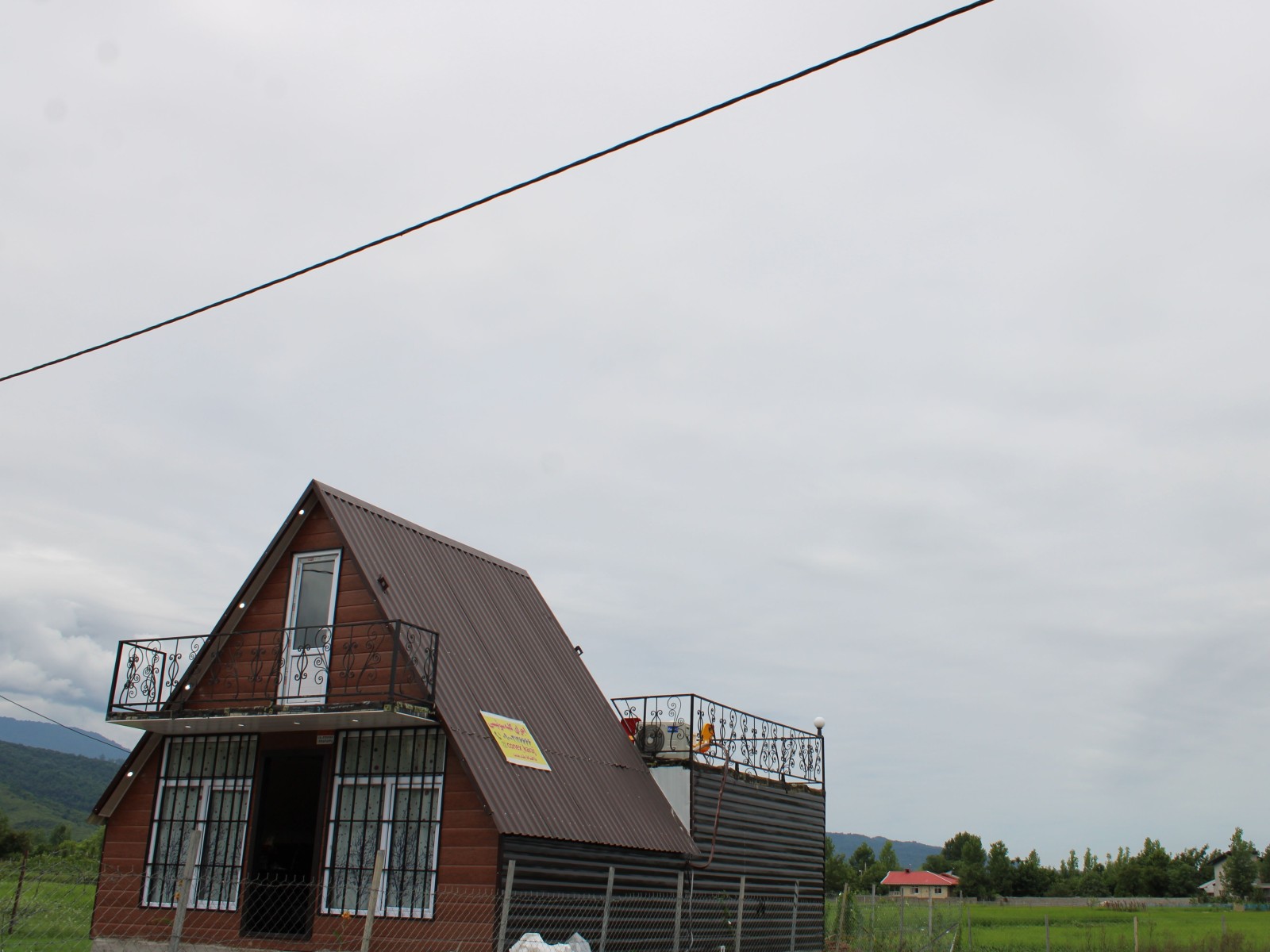 نمای بیرونی کلبه