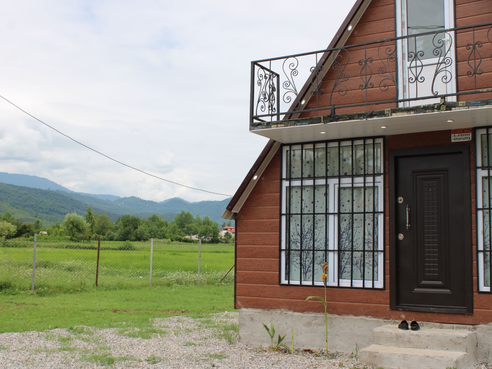 نمای بیرونی کلبه