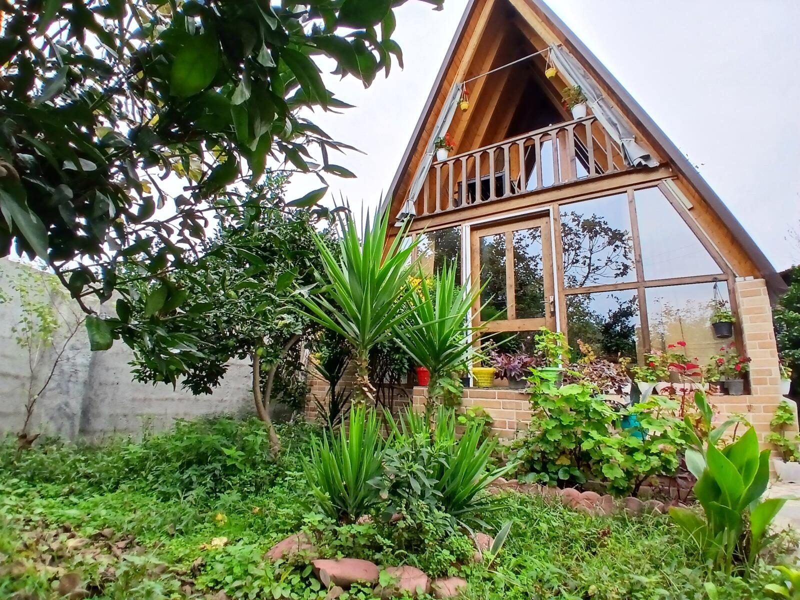 نمای کلی کلبه نمای کلی کلبه