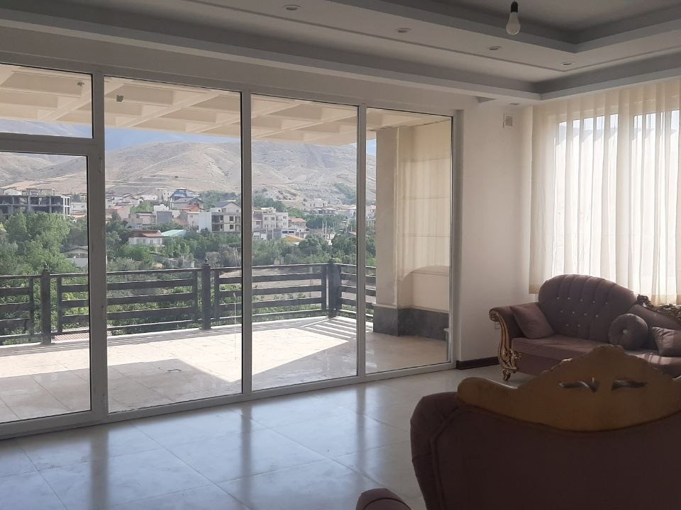 اتاق پذیرایی طبقه اول