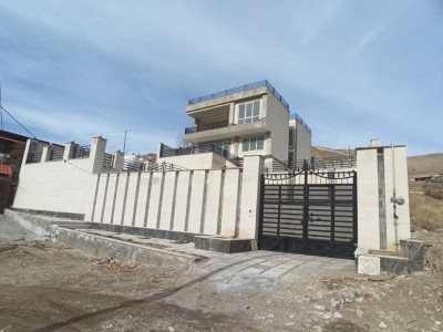 ویلای دوبلکس و چهار خواب دارای استخر روباز آبگرم