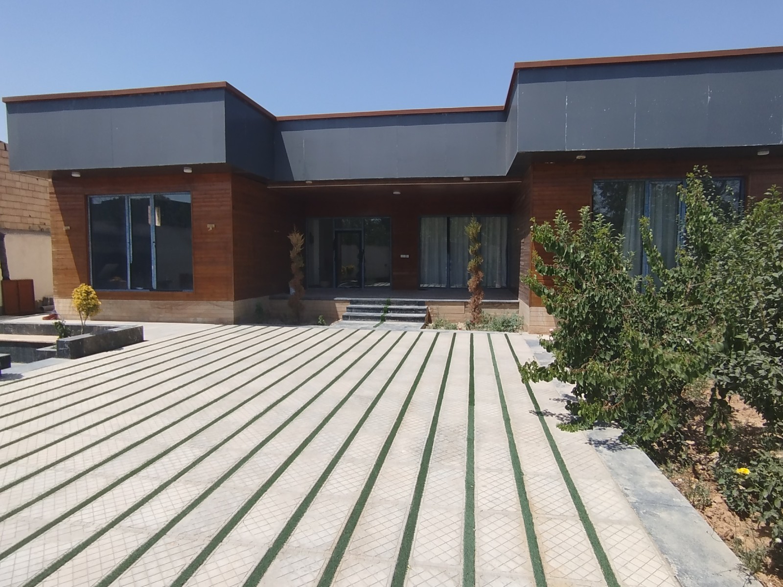 نمای بیرونی ساختمان نمای بیرونی ساختمان