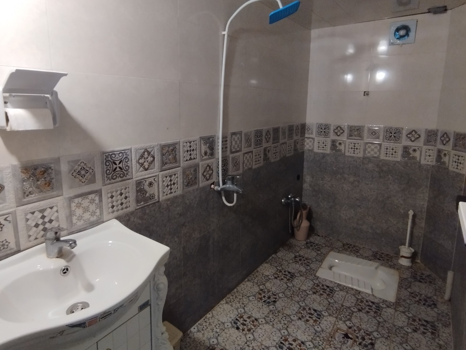 سرویس بهداشتی و حمام سرویس بهداشتی و حمام