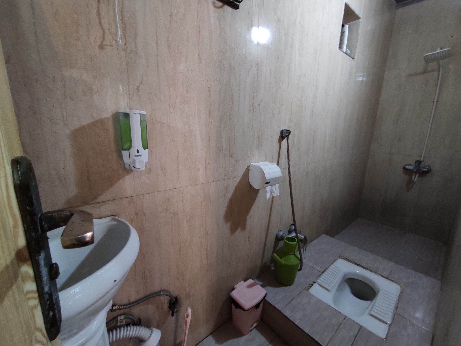 سرویس بهداشتی و حمام