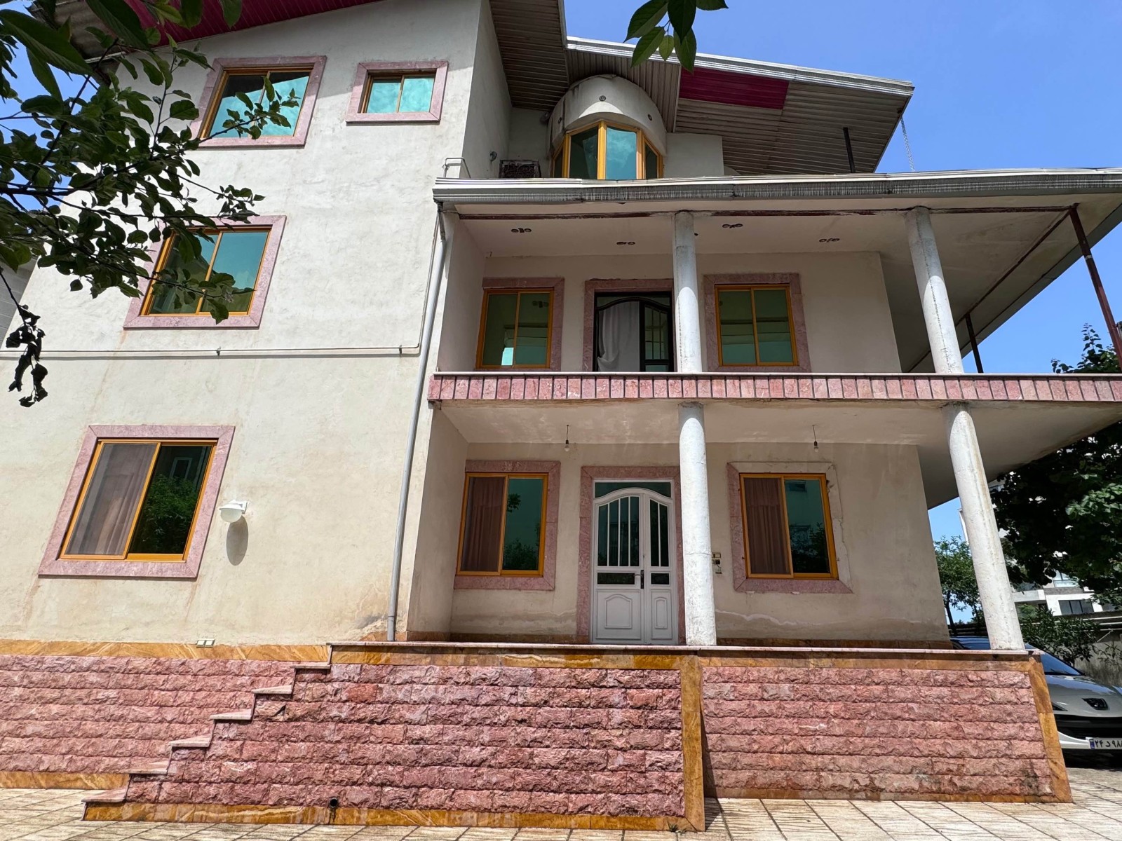 نمای بیرونی ساختمان نمای بیرونی ساختمان