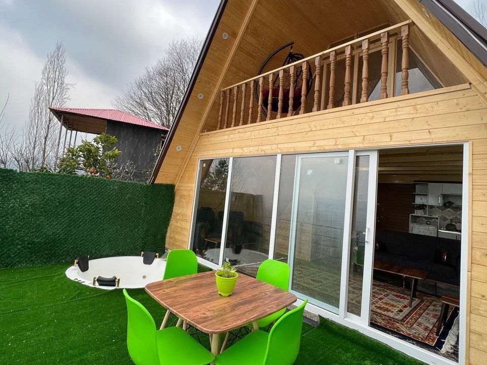 کلبه ای در دل بهشت کلبه ای در دل بهشت