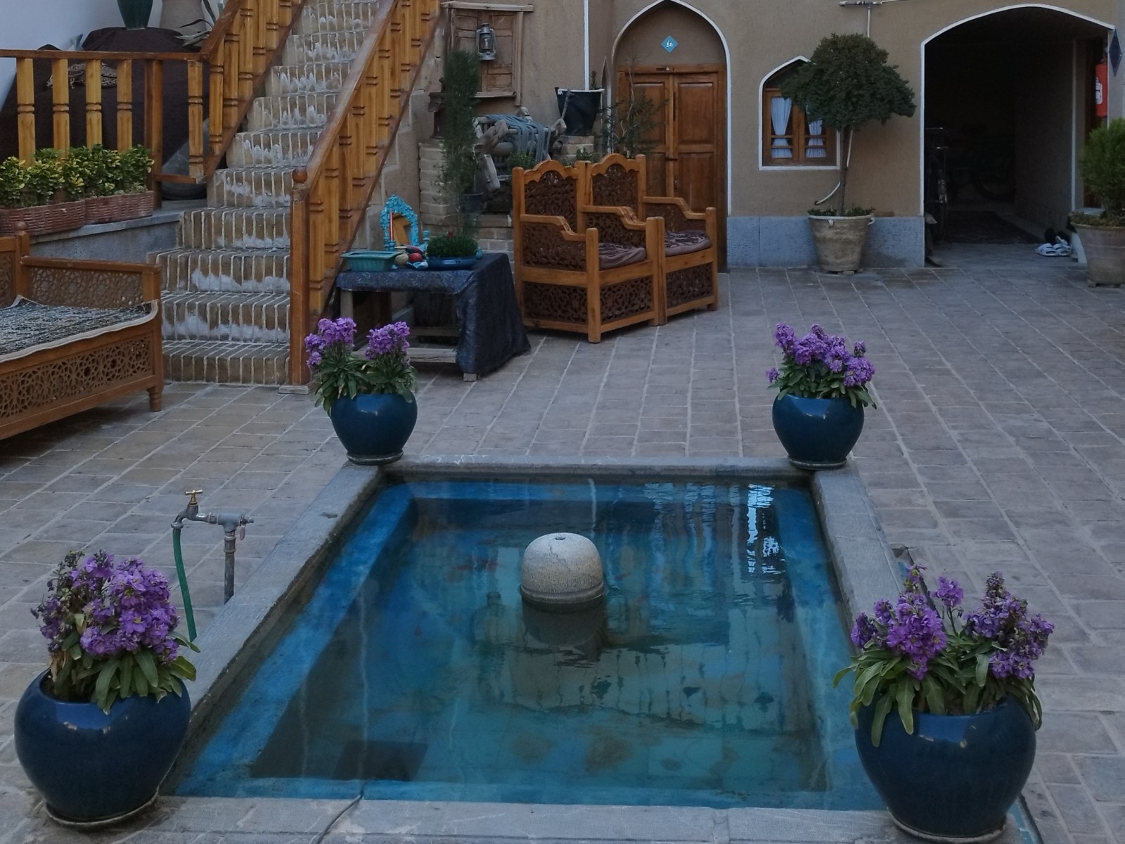 نمای بیرونی ساختمان