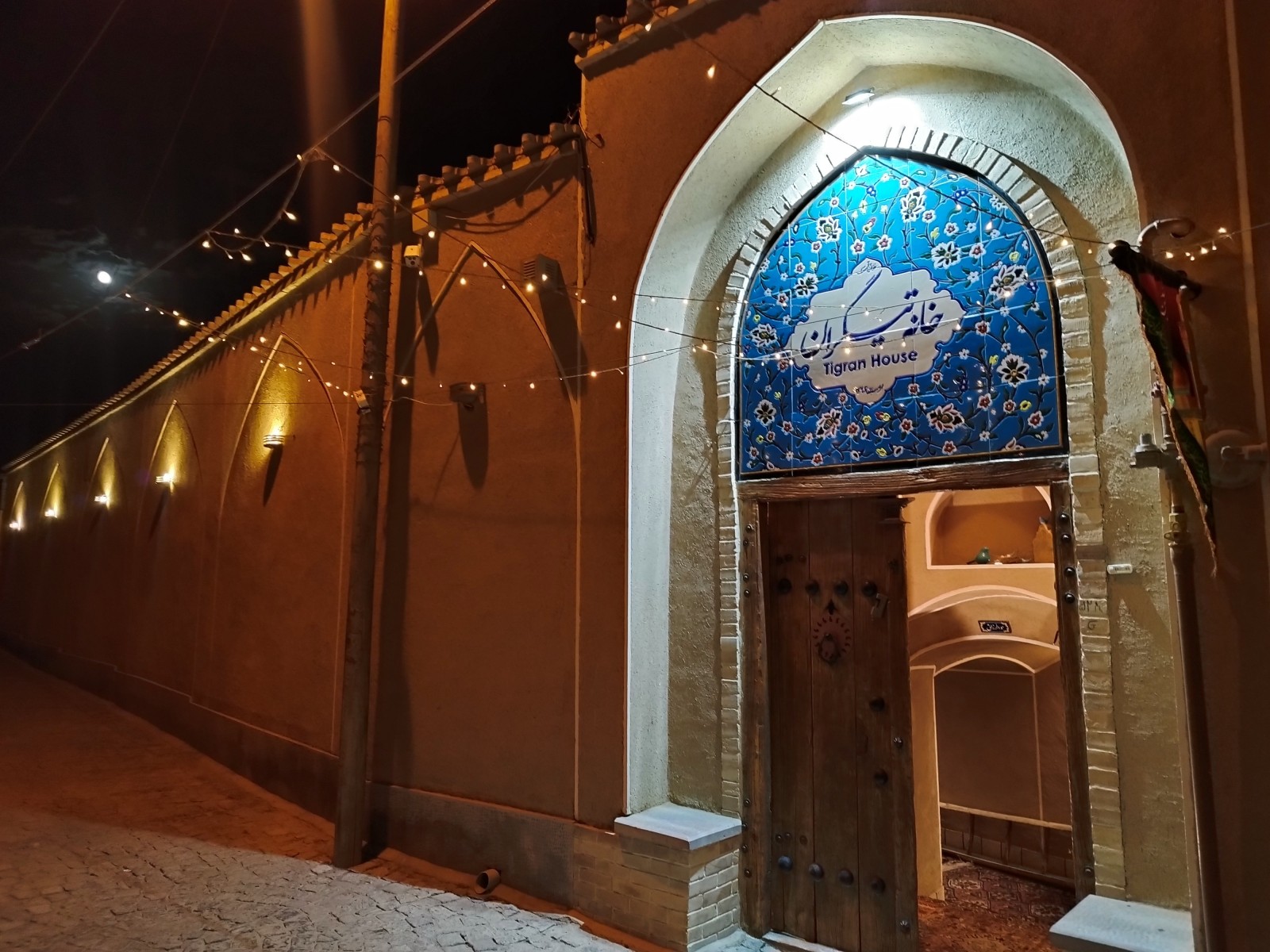 نمای بیرونی ساختمان