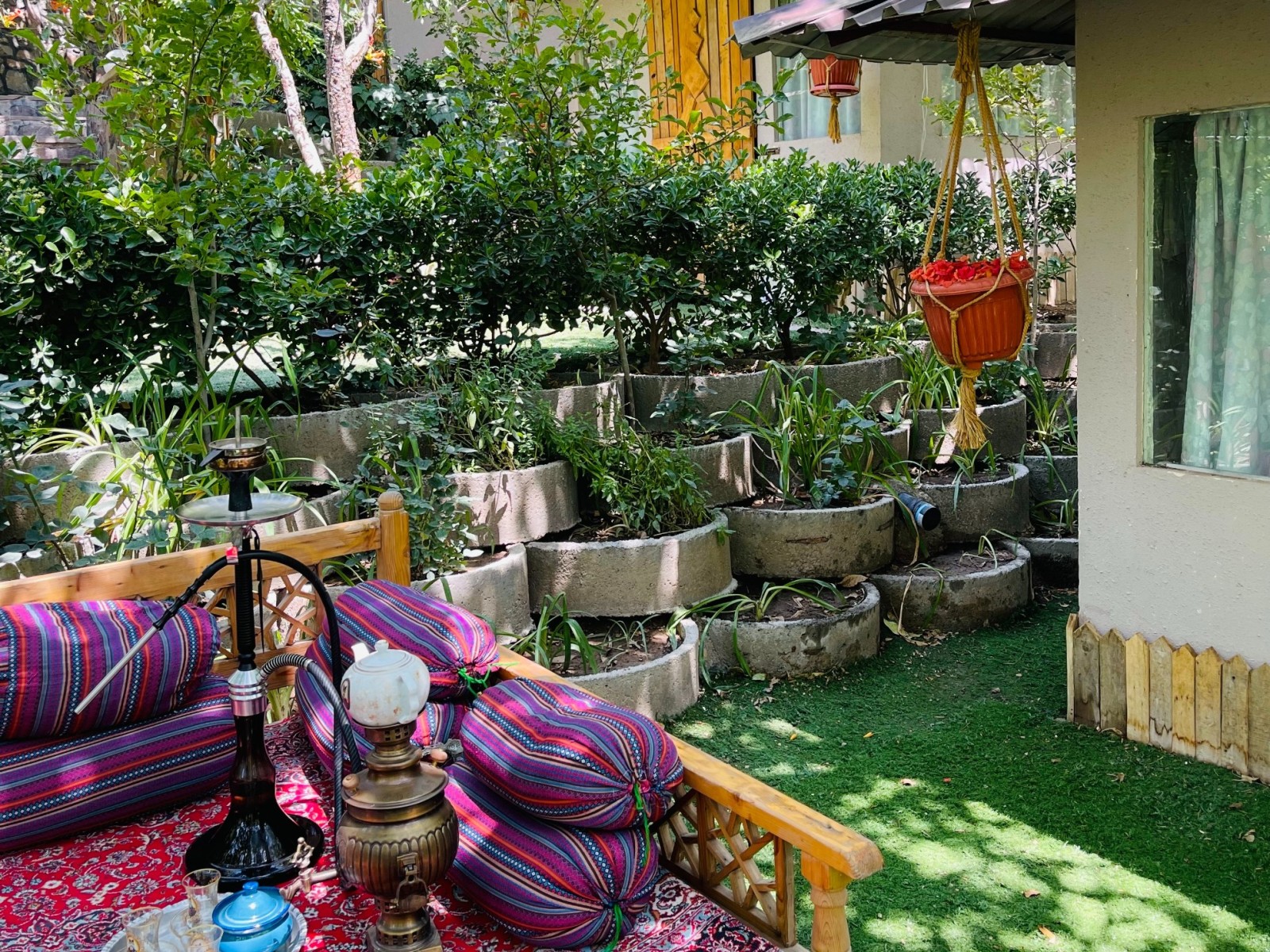 فضای بیرونی کلبه