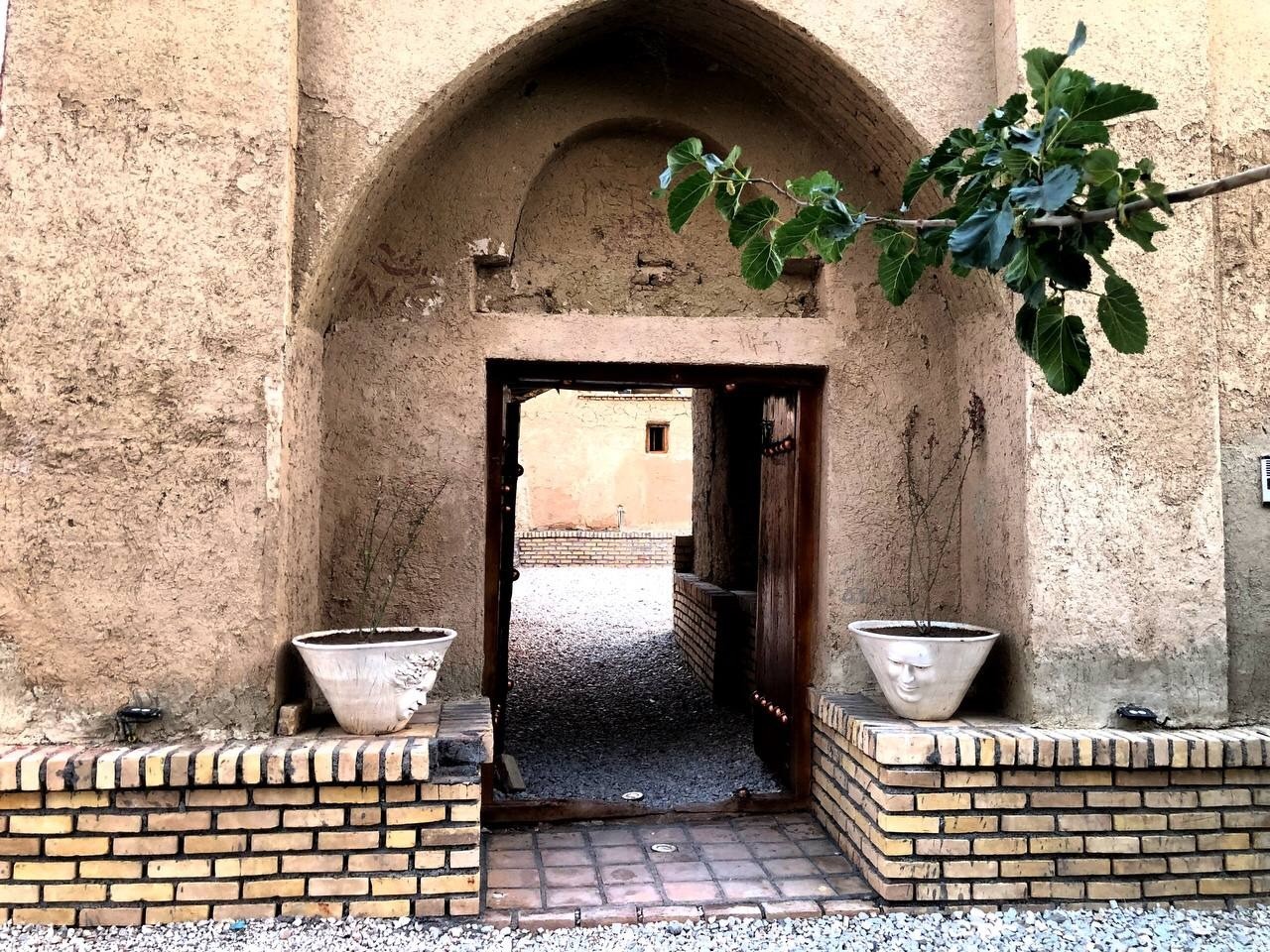 ورودی اقامتگاه ورودی اقامتگاه