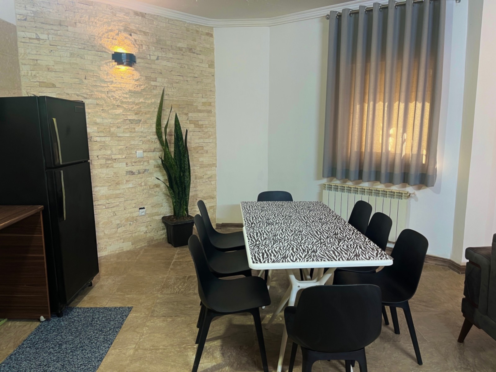 میز ناهار خوری هشت نفره