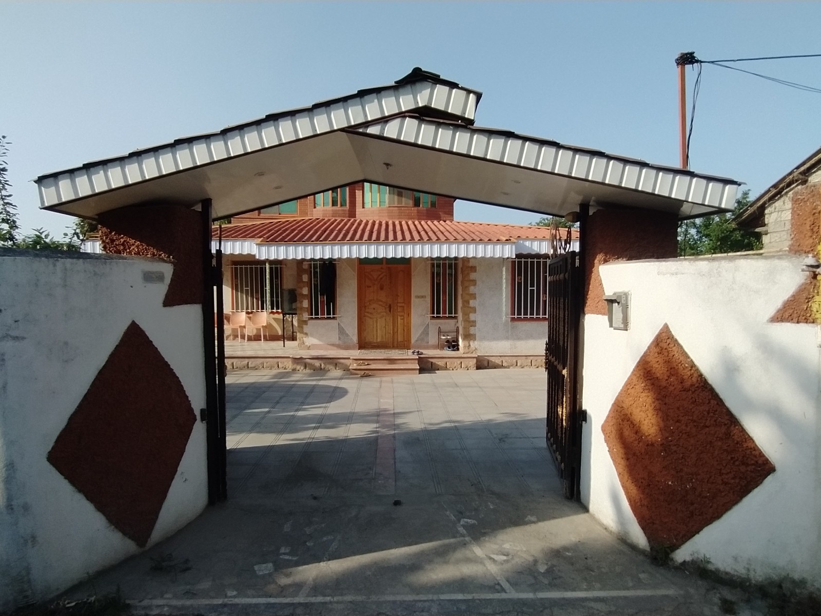 نمای بیرونی ساختمان