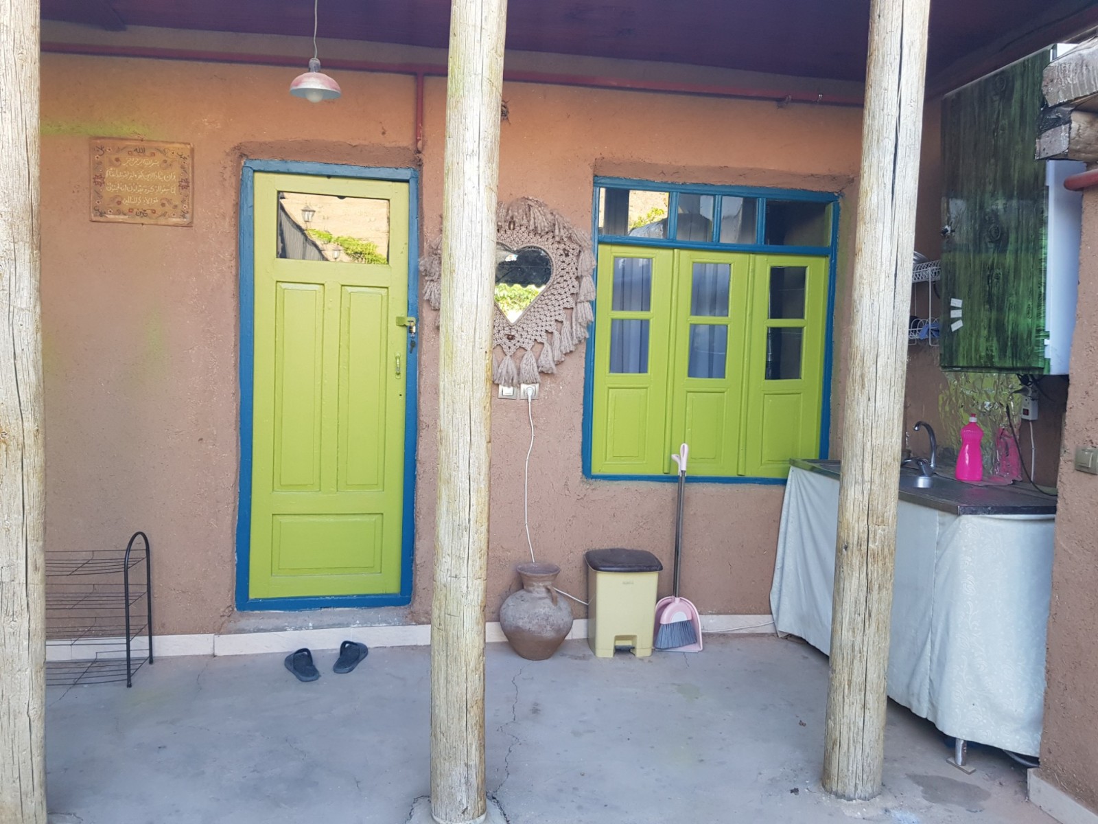 اتاق ها حیاط سرویس اتاق ها حیاط سرویس