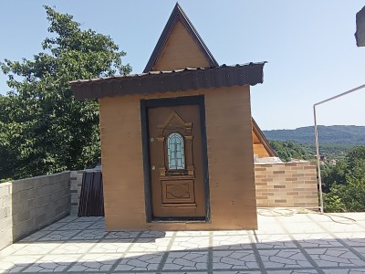 کلبه چوبی جنگلی طبیعت زیبا