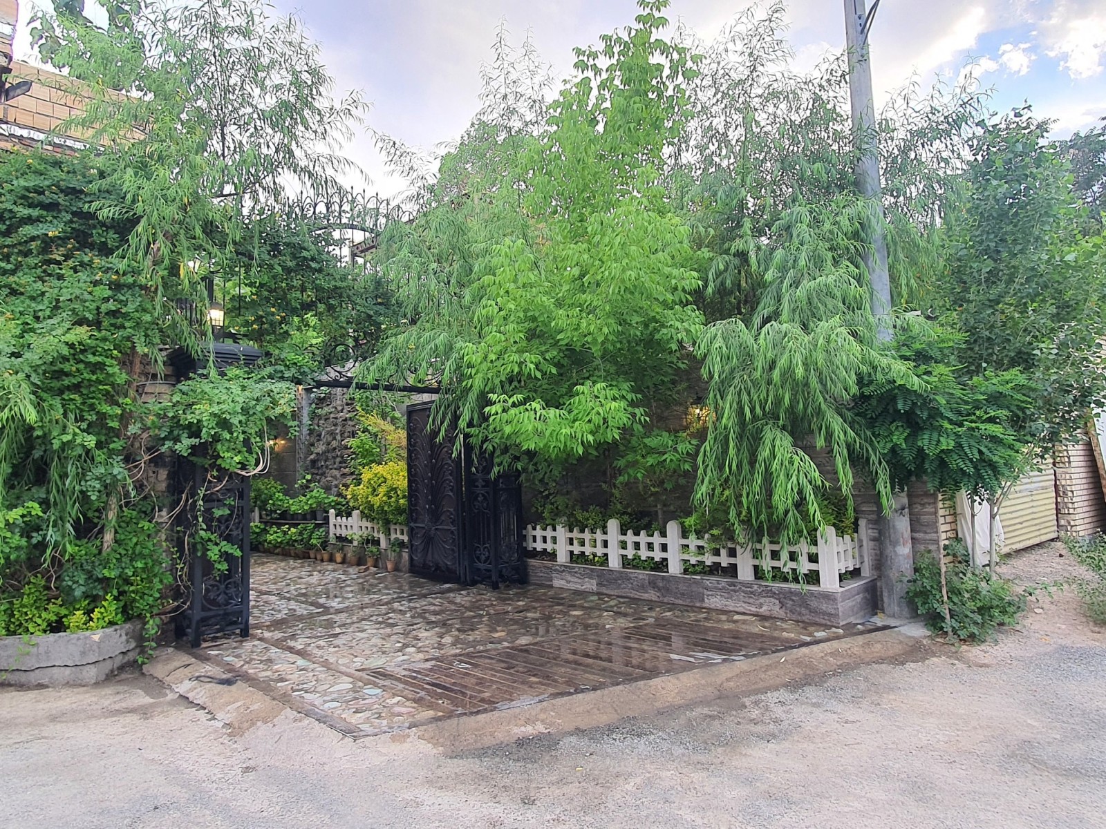 نمای بیرونی ساختمان