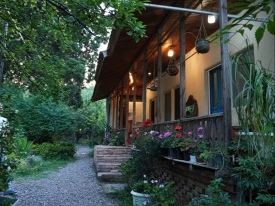 اقامتگاه داربن سراوان "اتاق سبز"