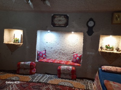 اقامتگاه صخره‌ای بالکن‌دار کندوجان