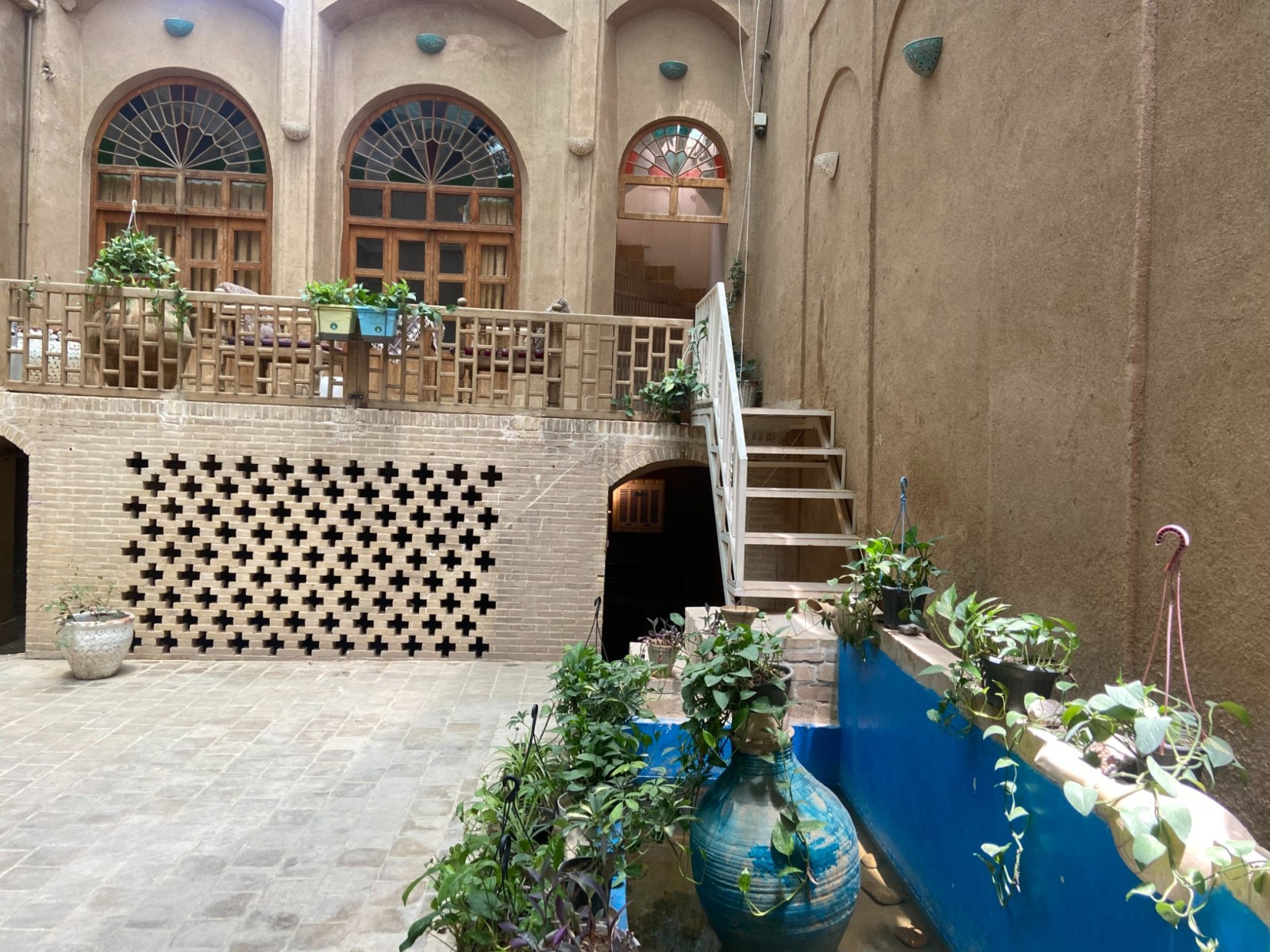 نمای بیرونی ساختمان