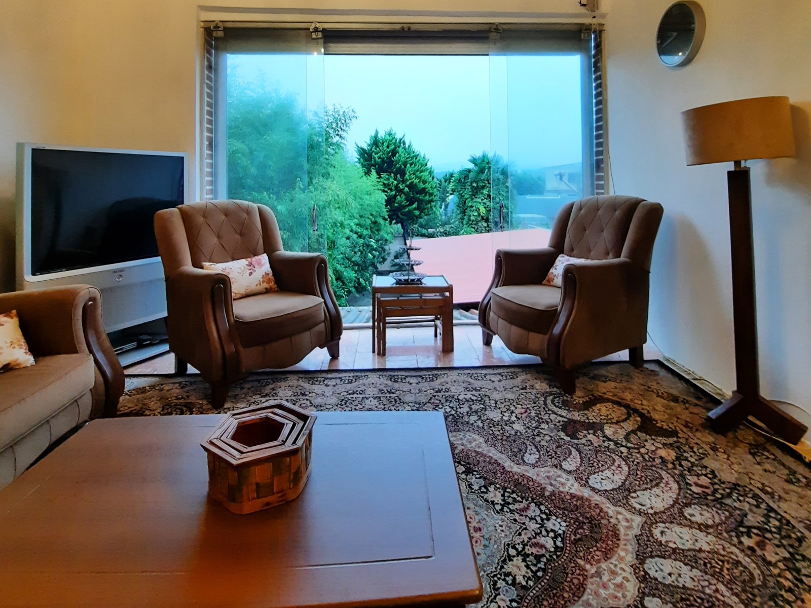 اتاق پذیرایی طبقه اول