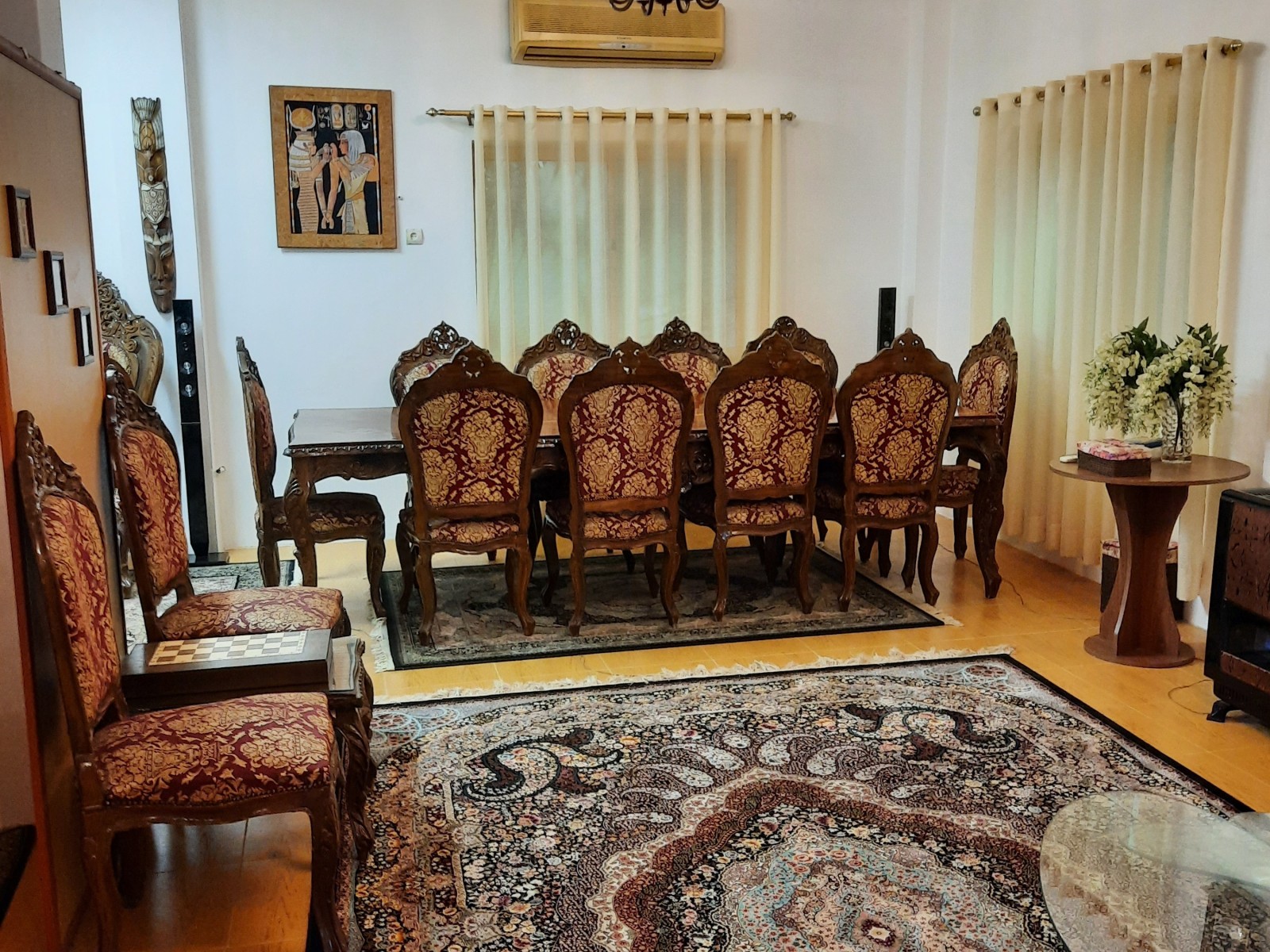 اتاق پذیرایی طبقه همکف