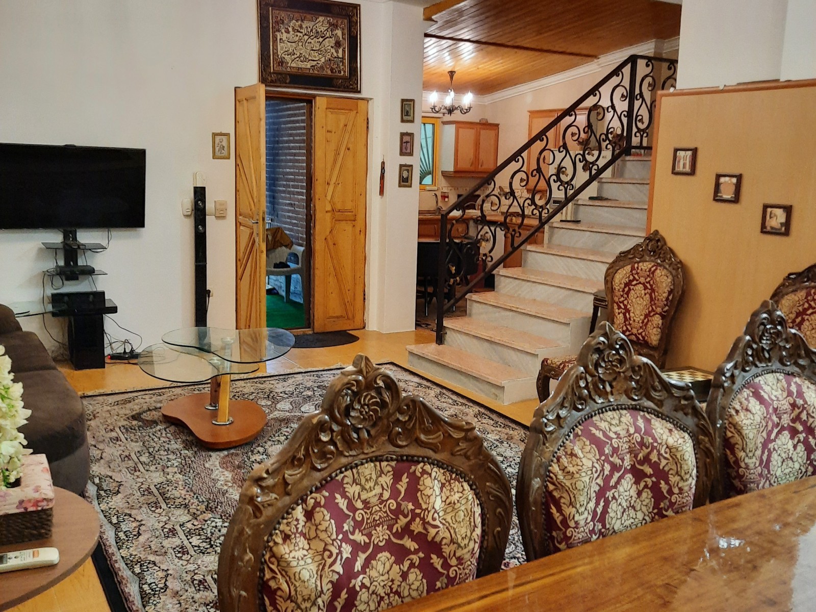 اتاق پذیرایی طبقه همکف