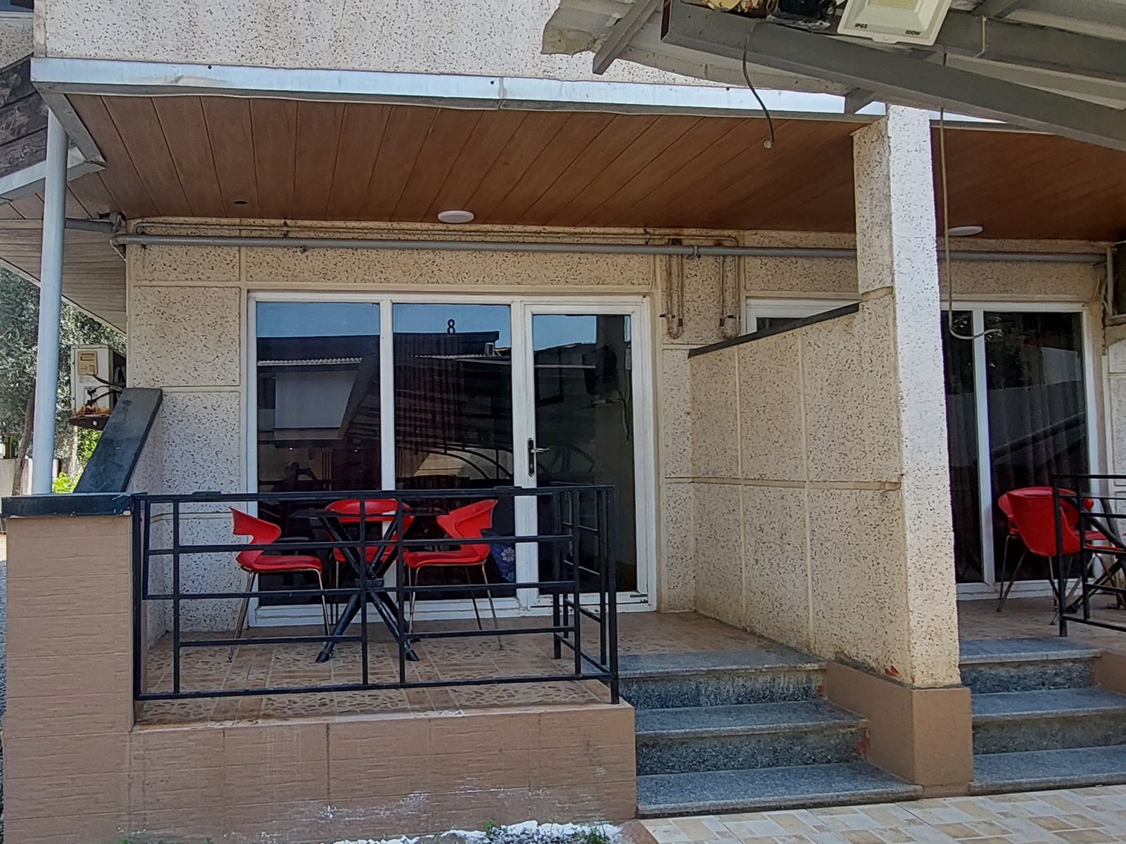 نمای بیرونی ساختمان