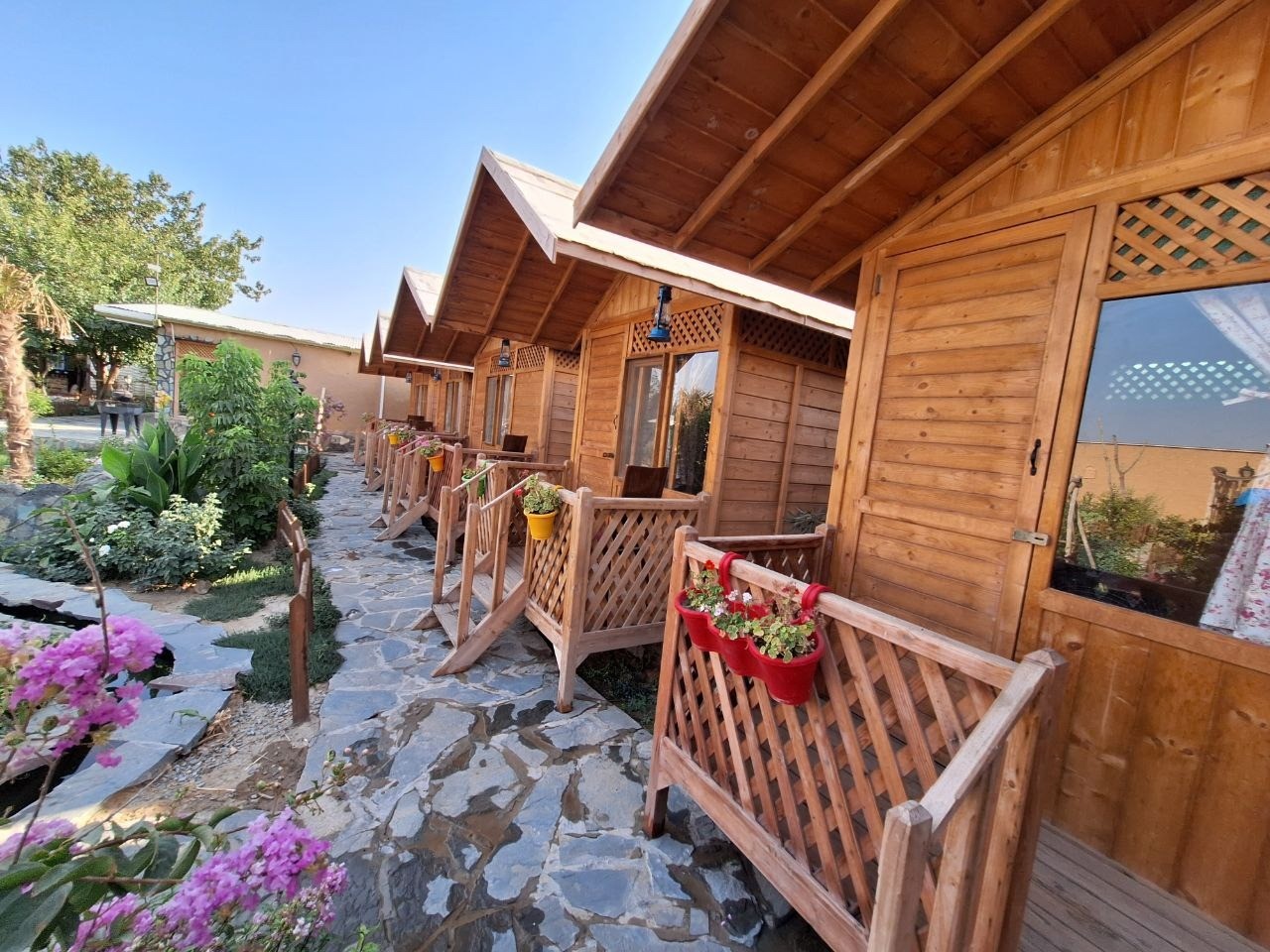 نمای بیرونی ساختمان