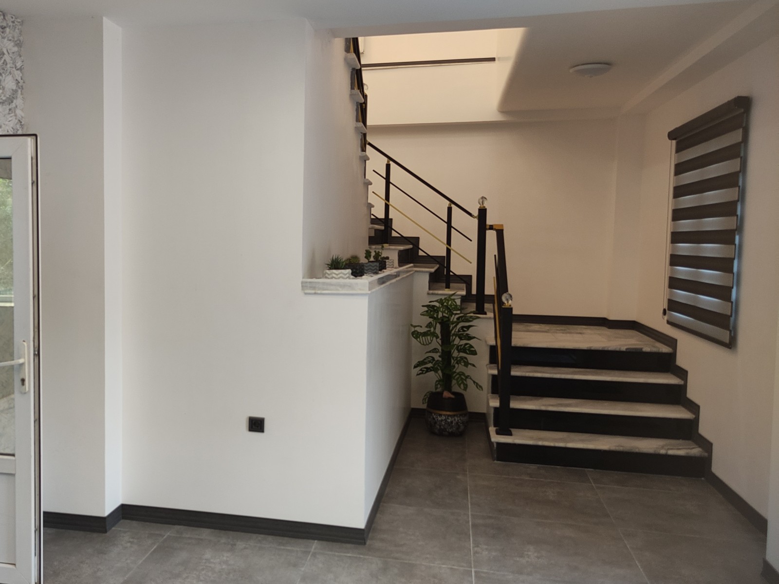 راهرو ورودی راهرو ورودی