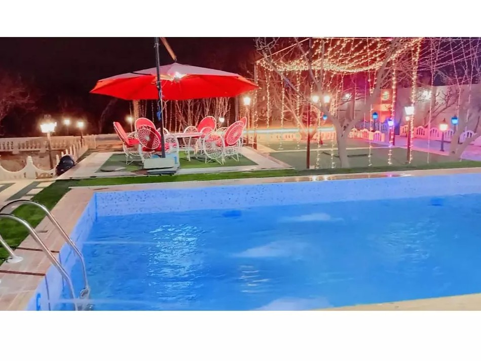 محوطه نور پردازی شیک با استخر روباز محوطه نور پردازی شیک با استخر روباز