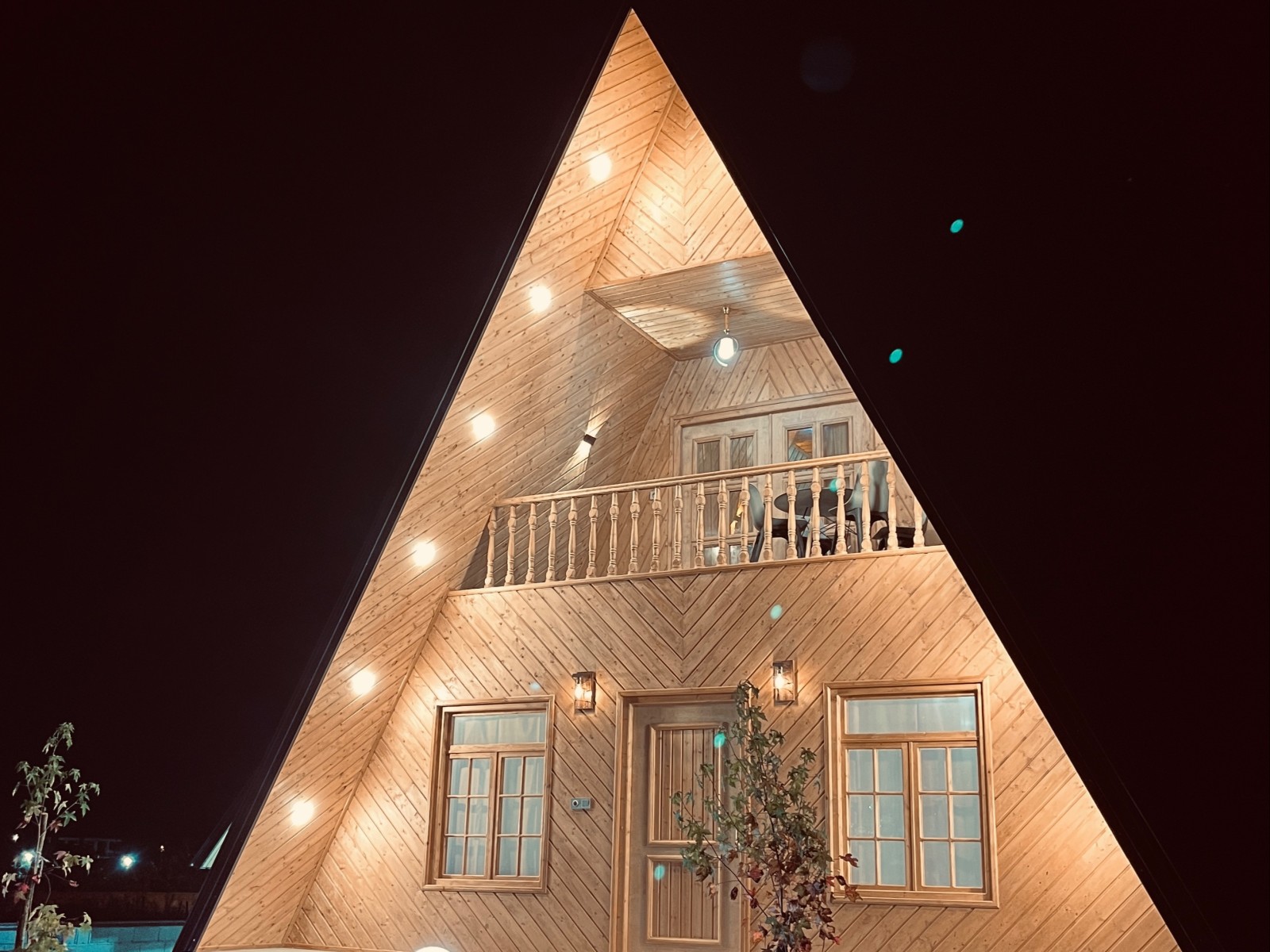 نمای بیرونی کلبه نمای بیرونی کلبه