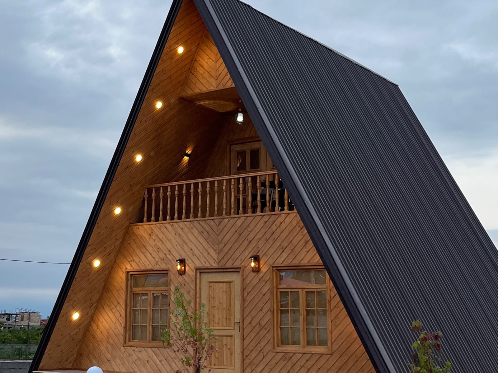 نمای بیرونی کلبه نمای بیرونی کلبه