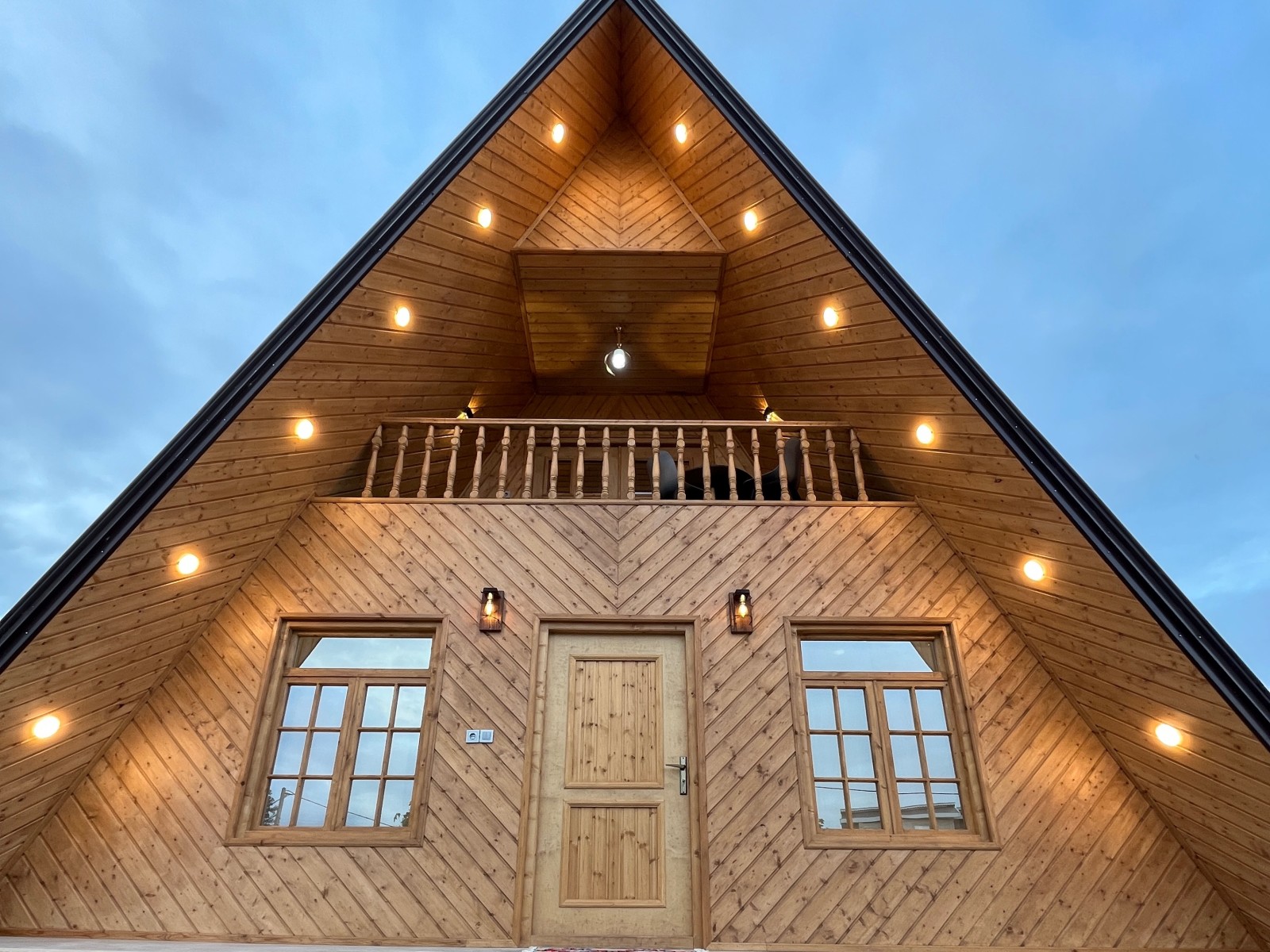 نمای بیرونی کلبه نمای بیرونی کلبه